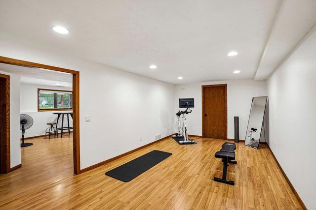 1102 S Holiday Drive, Waunakee, WI 53597