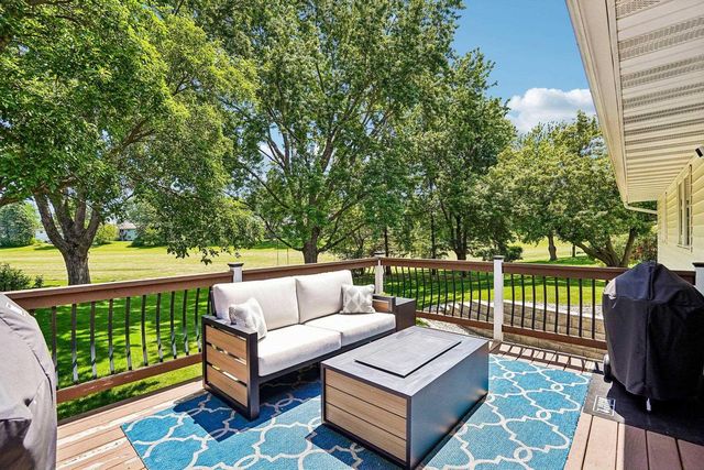 1102 S Holiday Drive, Waunakee, WI 53597