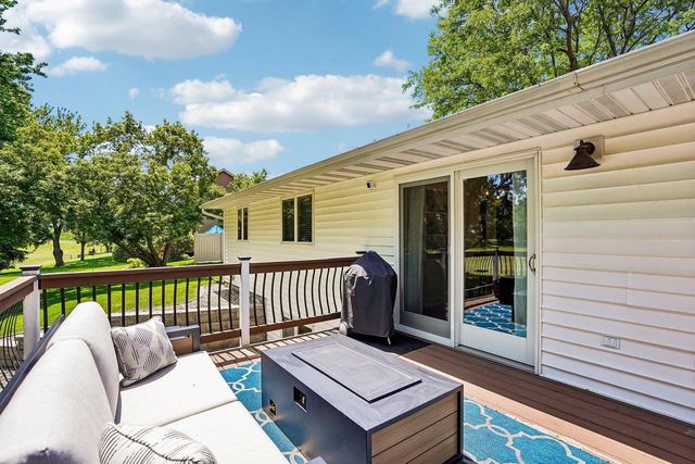 1102 S Holiday Drive, Waunakee, WI 53597