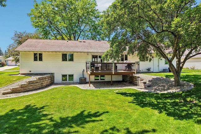 1102 S Holiday Drive, Waunakee, WI 53597