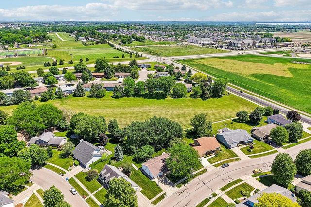 1102 S Holiday Drive, Waunakee, WI 53597