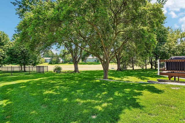 1102 S Holiday Drive, Waunakee, WI 53597