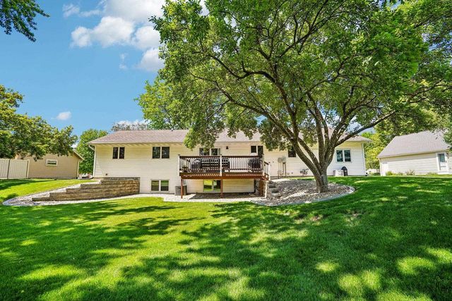 1102 S Holiday Drive, Waunakee, WI 53597
