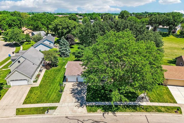 1102 S Holiday Drive, Waunakee, WI 53597