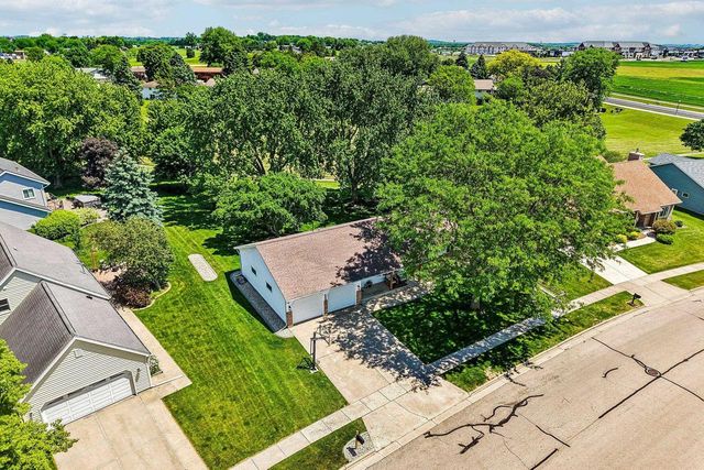1102 S Holiday Drive, Waunakee, WI 53597