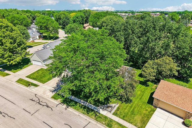 1102 S Holiday Drive, Waunakee, WI 53597