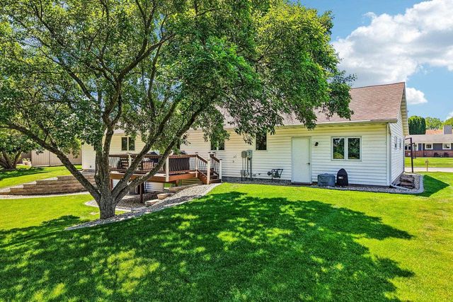 1102 S Holiday Drive, Waunakee, WI 53597