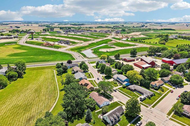 1102 S Holiday Drive, Waunakee, WI 53597