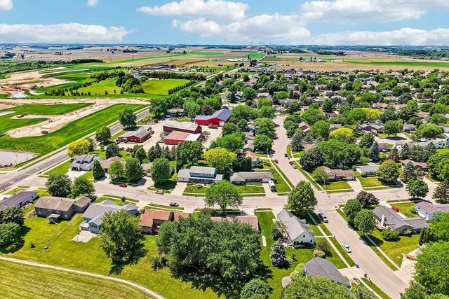 1102 S Holiday Drive, Waunakee, WI 53597