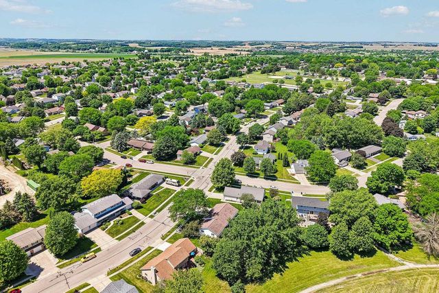 1102 S Holiday Drive, Waunakee, WI 53597