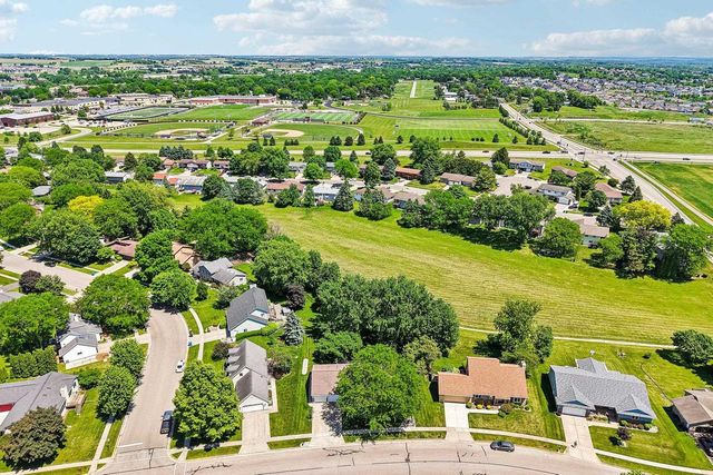 1102 S Holiday Drive, Waunakee, WI 53597