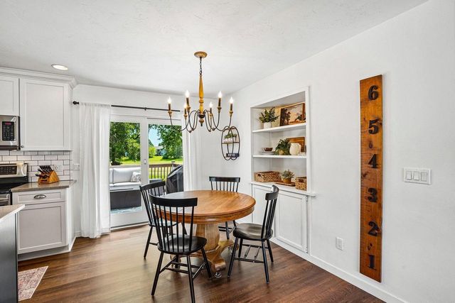 1102 S Holiday Drive, Waunakee, WI 53597