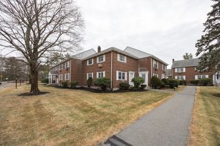 143 Emerson Gardens Rd 143, Lexington, MA 02420