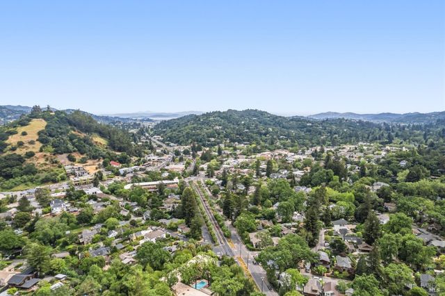 31 Rowland Ct, San Anselmo, CA 94960