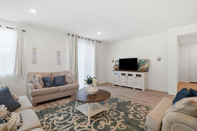 1957 Apiary Way, Hughson, CA 95326
