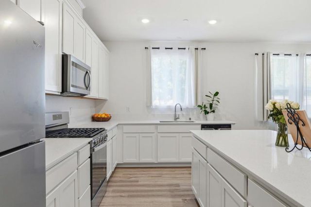 1957 Apiary Way, Hughson, CA 95326