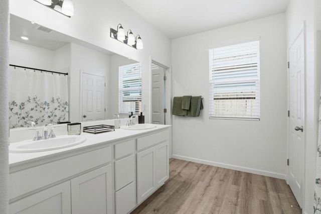 1957 Apiary Way, Hughson, CA 95326