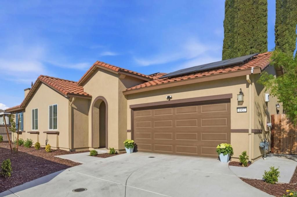1957 Apiary Way, Hughson, CA 95326
