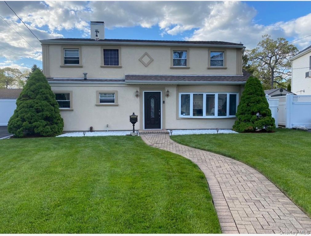 9 Rugby Road, Massapequa, NY 11758