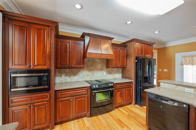 78 Joy Ln, Lexington, TN 38351