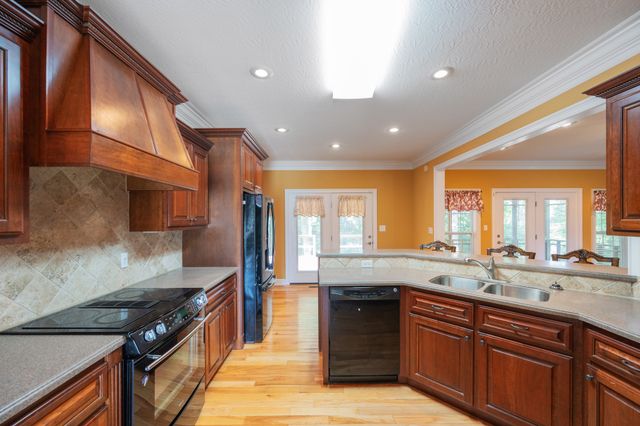 78 Joy Ln, Lexington, TN 38351