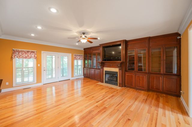 78 Joy Ln, Lexington, TN 38351