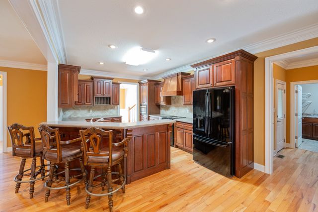 78 Joy Ln, Lexington, TN 38351