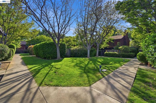 1455 Latour Ln 13, Concord, CA 94521