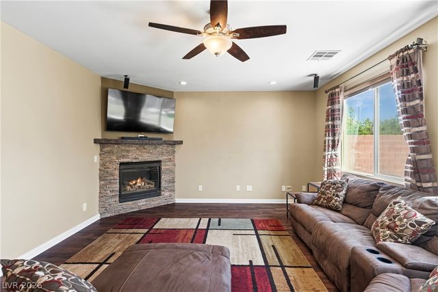 7628 Chase Hallow Street, Las Vegas, NV 89149