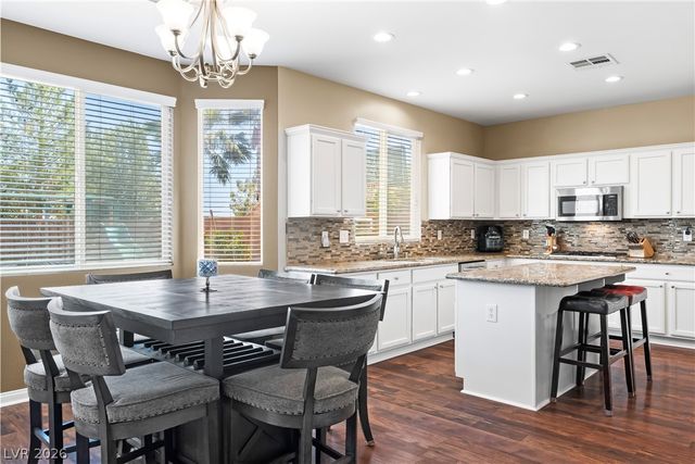 7628 Chase Hallow Street, Las Vegas, NV 89149