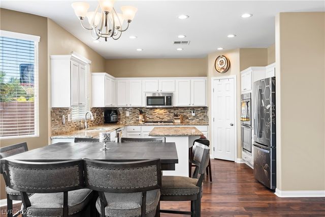 7628 Chase Hallow Street, Las Vegas, NV 89149