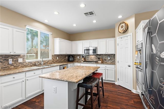 7628 Chase Hallow Street, Las Vegas, NV 89149