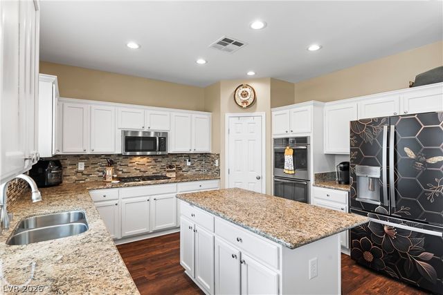 7628 Chase Hallow Street, Las Vegas, NV 89149