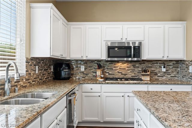 7628 Chase Hallow Street, Las Vegas, NV 89149