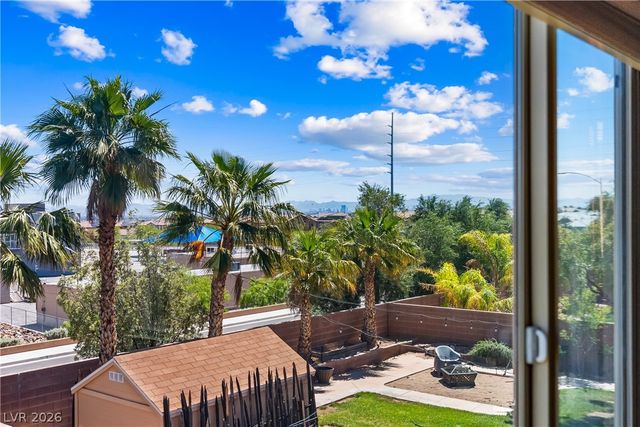 7628 Chase Hallow Street, Las Vegas, NV 89149