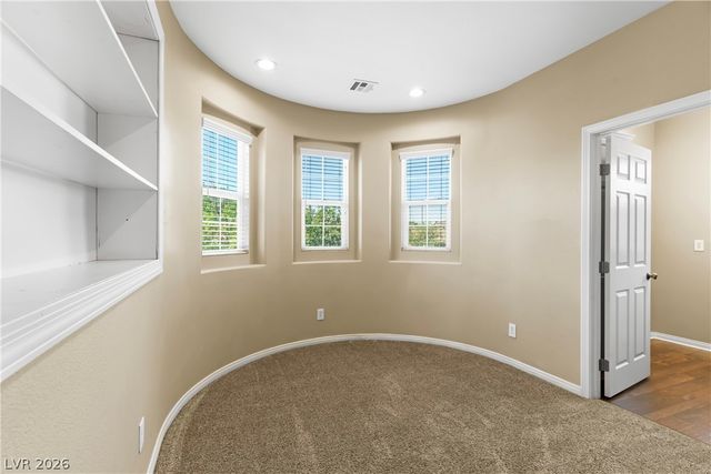 7628 Chase Hallow Street, Las Vegas, NV 89149