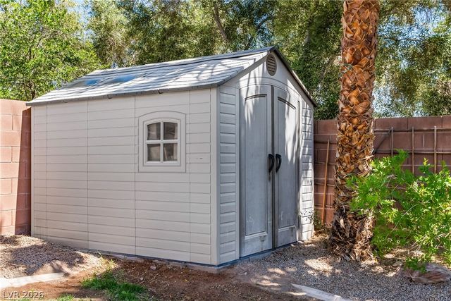 7628 Chase Hallow Street, Las Vegas, NV 89149