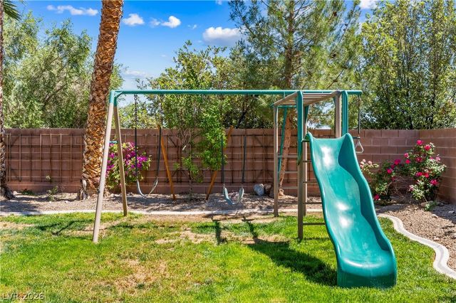 7628 Chase Hallow Street, Las Vegas, NV 89149