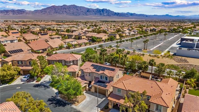 7628 Chase Hallow Street, Las Vegas, NV 89149