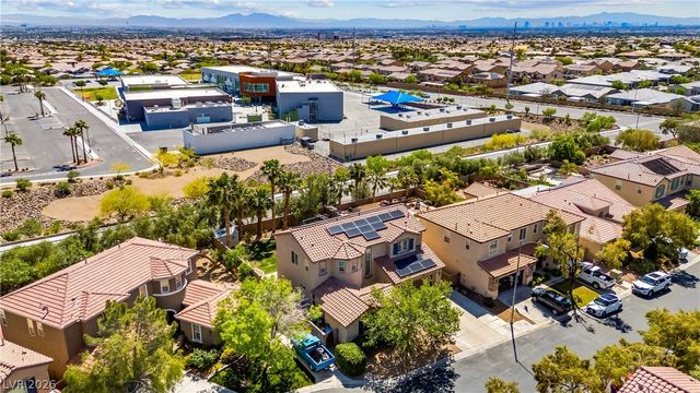 7628 Chase Hallow Street, Las Vegas, NV 89149