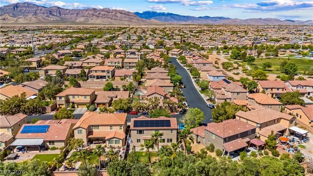 7628 Chase Hallow Street, Las Vegas, NV 89149