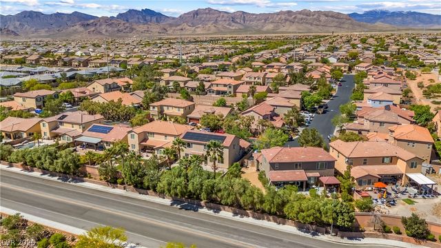 7628 Chase Hallow Street, Las Vegas, NV 89149