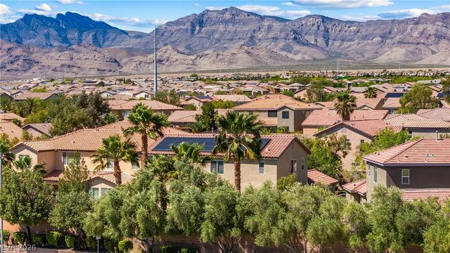 7628 Chase Hallow Street, Las Vegas, NV 89149