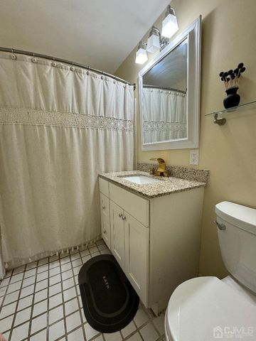 18 E Countryside Drive, South Brunswick, NJ 08540