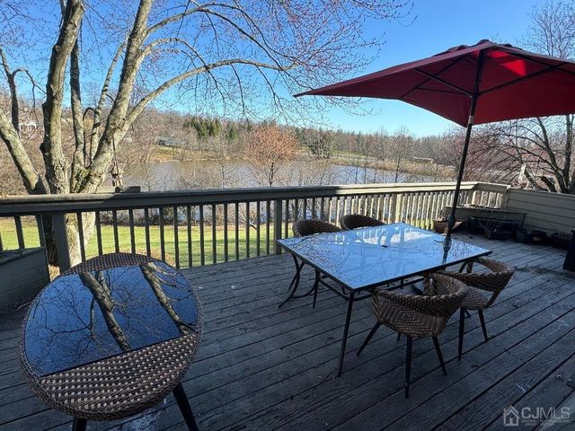 18 E Countryside Drive, South Brunswick, NJ 08540