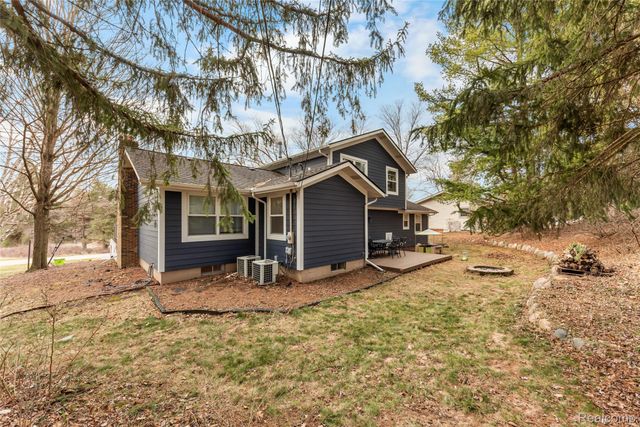 4710 Whitman Circle, Webster Township, MI 48103