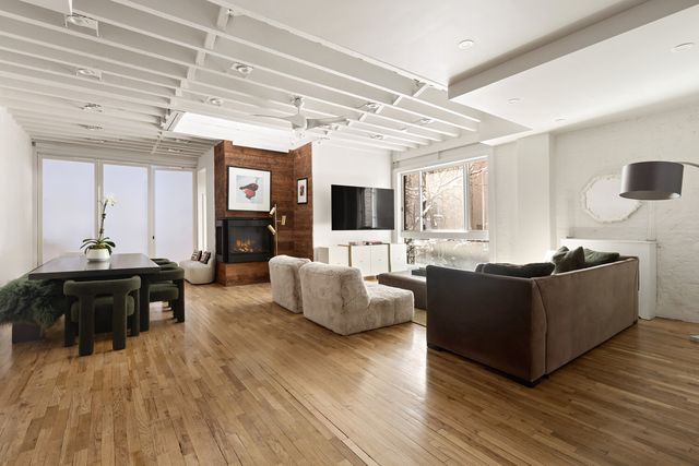 414 W 51st St Apt 2, New York City, NY 10019