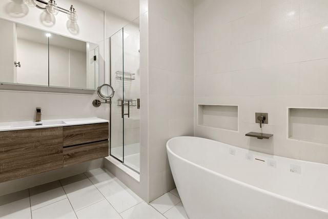 414 W 51st St Apt 2, New York City, NY 10019