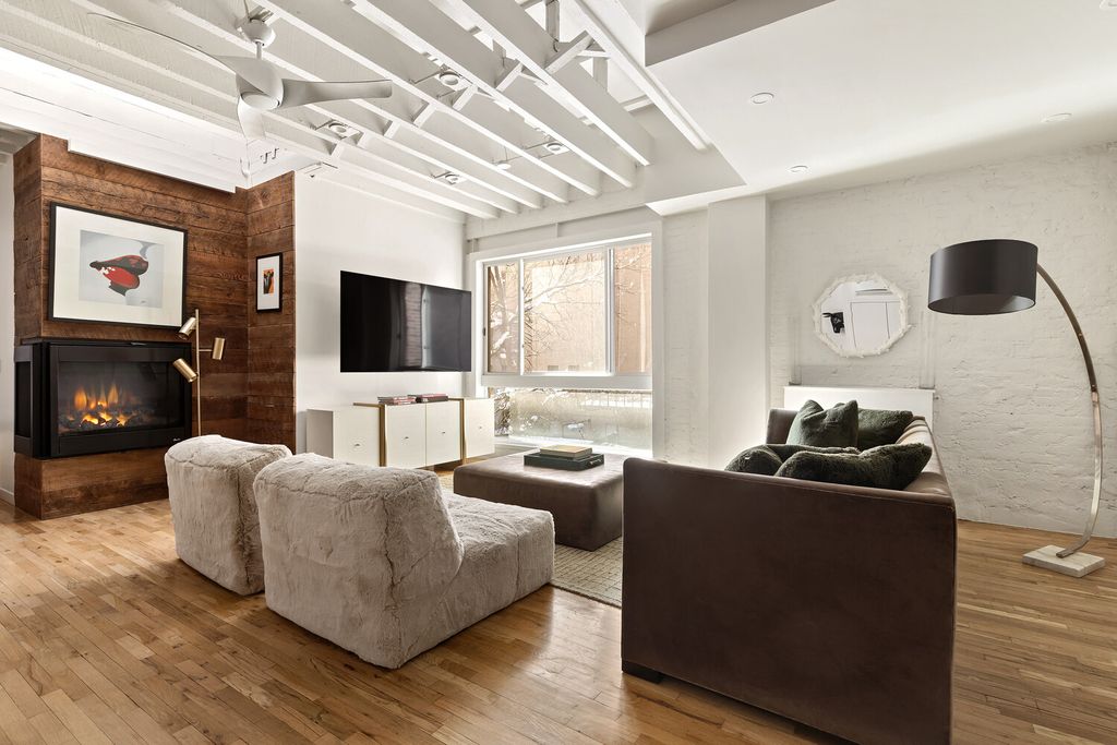 414 W 51st St Apt 2, New York City, NY 10019