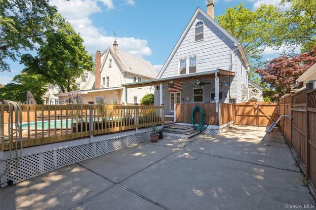 110 Yale Street, Williston Park, NY 11596